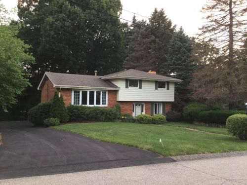 908 Old Hills Rd, Mckeesport, PA 15135-2132