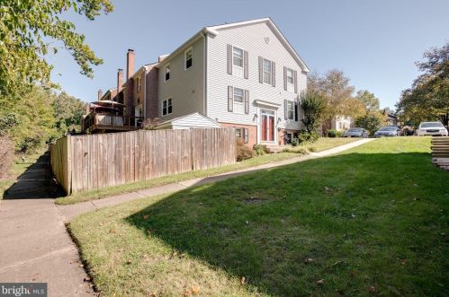 8038 Sleepy View Ln, Springfield, VA 22153-2920