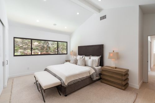 1328 Manitou Rd, Santa Barbara CA  93101-4942 exterior