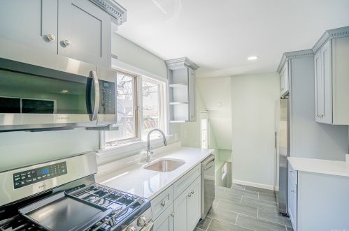 161 Barwick St, Floral Park, NY 11001-1312