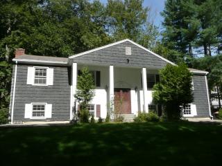 244 Rock Rimmon Rd, Stamford, CT 06903-2814