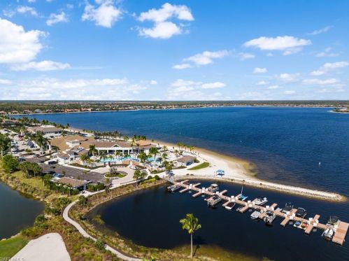 9463 Quarry Dr, Naples FL  34120-5223 exterior
