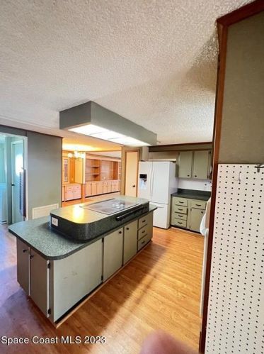 610 Dolphin Cir, Sebastian FL  32976-2591 exterior