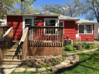 4209 17th Ave, Minneapolis, MN 55407-3319