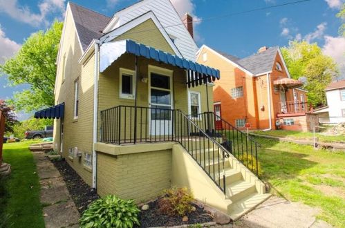 513 Ridge Rd, Ambridge, PA 15003-1566