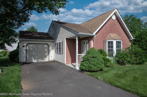 4 Gatley Close, East Freehold, NJ 07728-3843