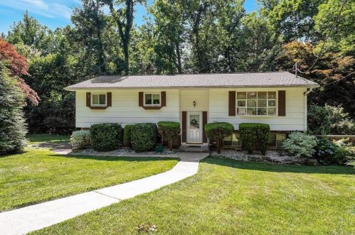 3547 Sagamore Ave, Mohegan Lake, NY 10547-1344
