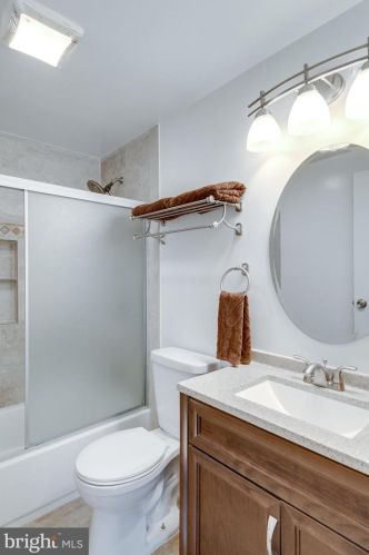 2308 Whitetail Ct, Herndon VA  20191-3018 exterior