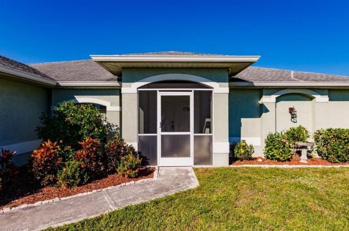 4016 15th St, Lehigh Acres, FL 33976-3201
