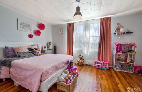 25 Hanson Ave, Perth Amboy NJ  08863-1730 exterior