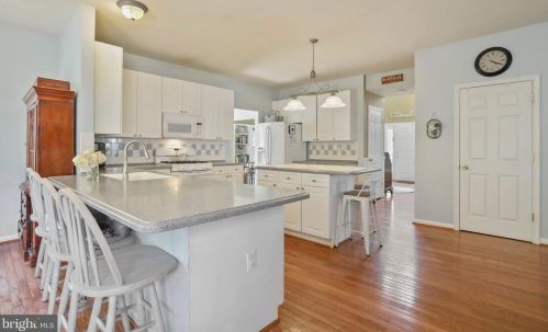 436 Spyglass Hill Dr, Charles Town WV  25414-4053 exterior