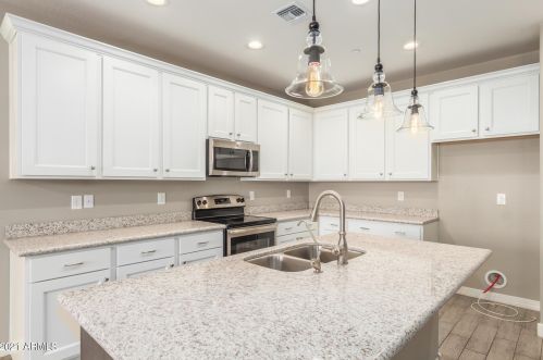 3074 Toledo St, Gilbert, AZ 85295