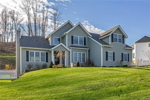 4 Clinton Aly, Monroe, NY 10950-7108