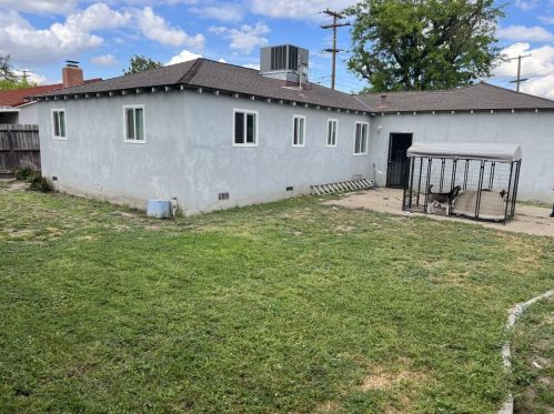 2213 Vicki Dr, Modesto CA  95350-3468 exterior