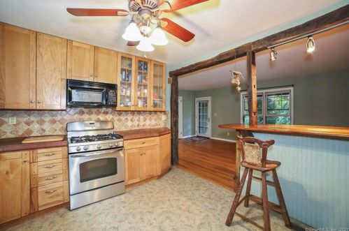 646 Branchville Rd, Ridgefield CT  06877-6128 exterior