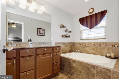 13567 Handel Pl, Gainesville VA  20155-3636 exterior