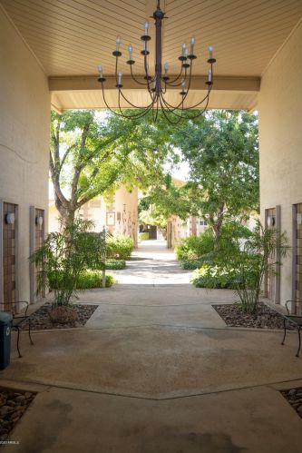 500 Clarendon Ave, Phoenix AZ  85013-3412 exterior