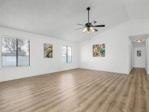 855 Mount Whitney Ave, Laton CA  93242-9724 exterior