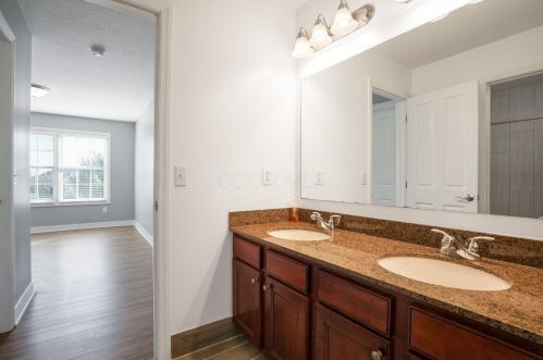 716 Ballater Dr, Delaware OH  43015-7184 exterior