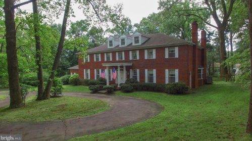 3745 Buck Rd, Huntingdon Valley, PA 19006-2903