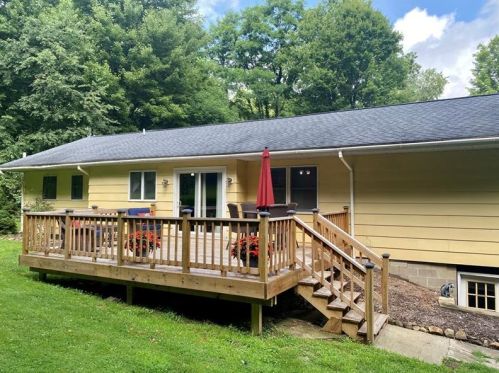 552 Delaware St, Fredonia, PA 16124-0028
