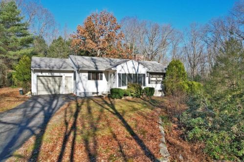 421 Modock Rd, Putnam, CT 06260-2919
