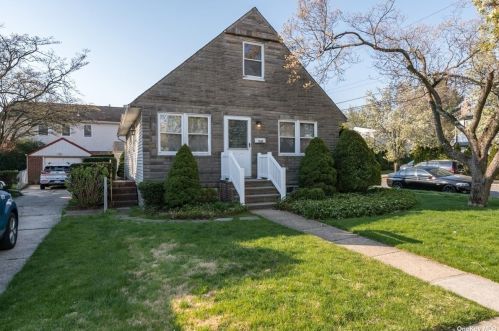 300 White Ave, New Hyde Park, NY 11040-2849