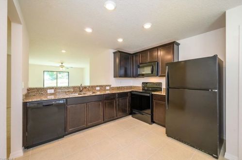 1430 19th St, Cape Coral, FL 33909-5367