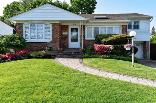 32 Hillary Ln, Westbury, NY 11590-1647