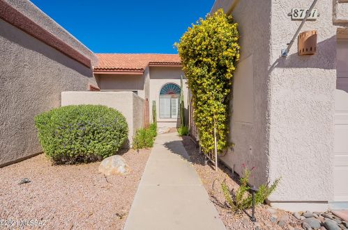 8701 Johnny Miller Dr, Tucson, AZ 85742-9797