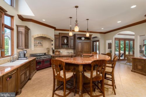 608 Kentland Dr, Great Falls VA  22066-1030 exterior