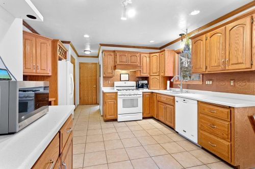 300 Michelle Ct, Green Bay, WI 54302-4953