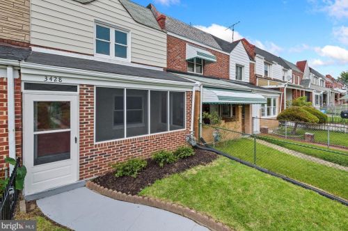3428 Dix St, Washington, DC 20019-1425
