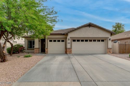 3337 Kesler Ln, Gilbert, AZ 85295-7649
