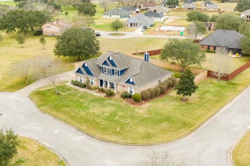 2422 Turberry Dr, West Columbia, TX 77486-8612