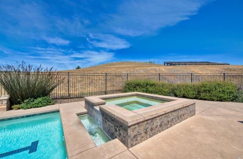 3959 Skyhawk Ln, Vacaville CA  95688-9516 exterior