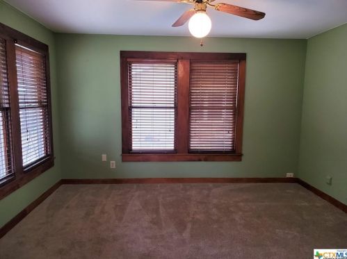 721 Olive St, Seguin TX  78155-3237 exterior