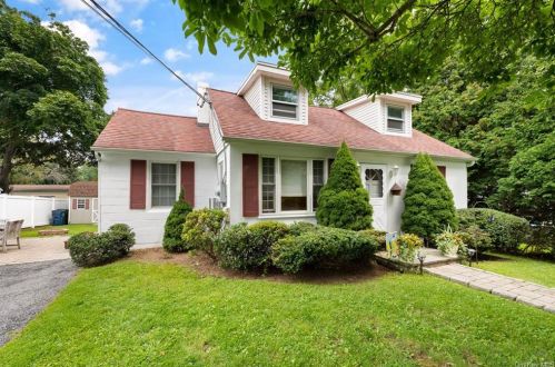 106 Oak Cir, Mahopac NY  10541-4146 exterior