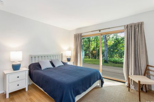 5 Skyes Neck Ct, East Quogue NY  11942-4436 exterior