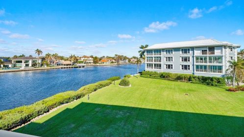 2150 Ocean Blvd, Delray Beach FL  33483-6450 exterior