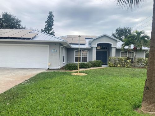 1596 23rd Pl, Vero Beach, FL 32962-8078