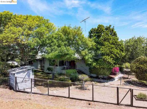 486 Quail Glen Dr, Oakley CA  94561-3942 exterior