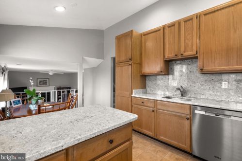 6010 Rdg Frd Dr, Springfield VA 22015-3651 exterior