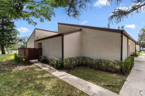 3504 Tamarack Trl, West Palm Beach, FL 33406-4984
