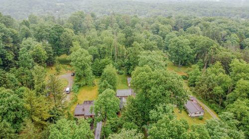 146 William Penn Trl, Chalk Hill, PA 15421