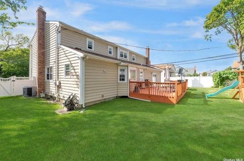 138 Gerhard Rd, Hicksville NY  11803-5513 exterior