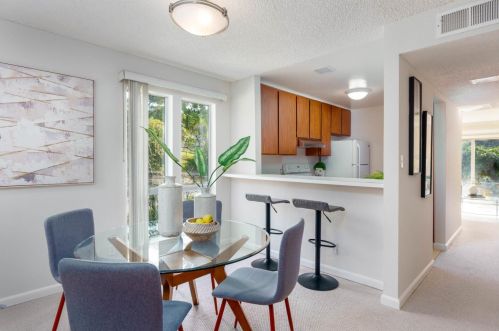 1021 Oddstad Blvd, Pacifica, CA 94044-3858