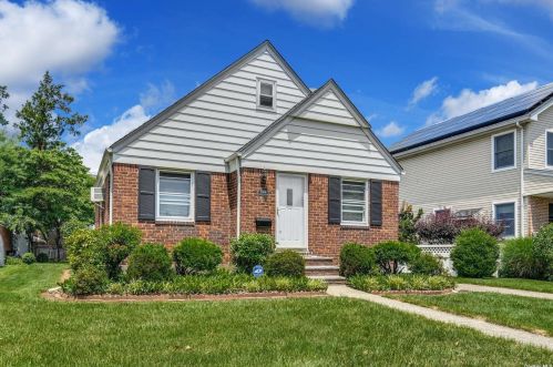 138 Wilton St, New Hyde Park NY  11040-3832 exterior