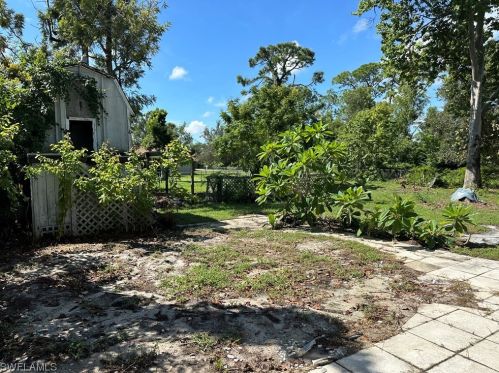 4315 Douglas Ln, Lehigh Acres FL 33973-2071 exterior