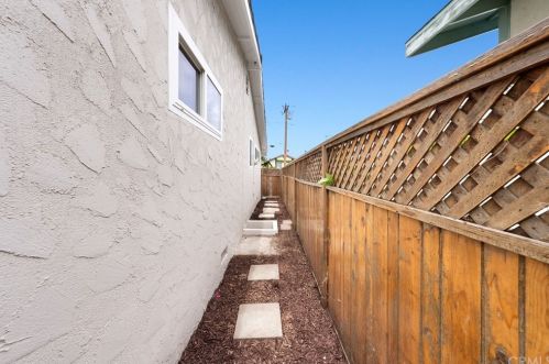 2114 Caddington Dr, Palos Verdes Estates CA  90275-2015 exterior